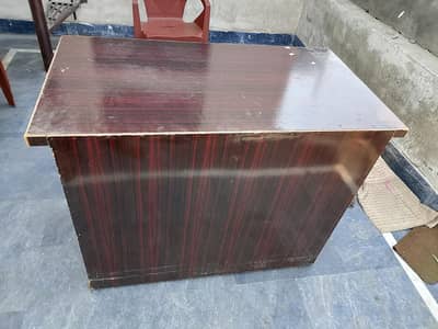 iron table almari 2x4