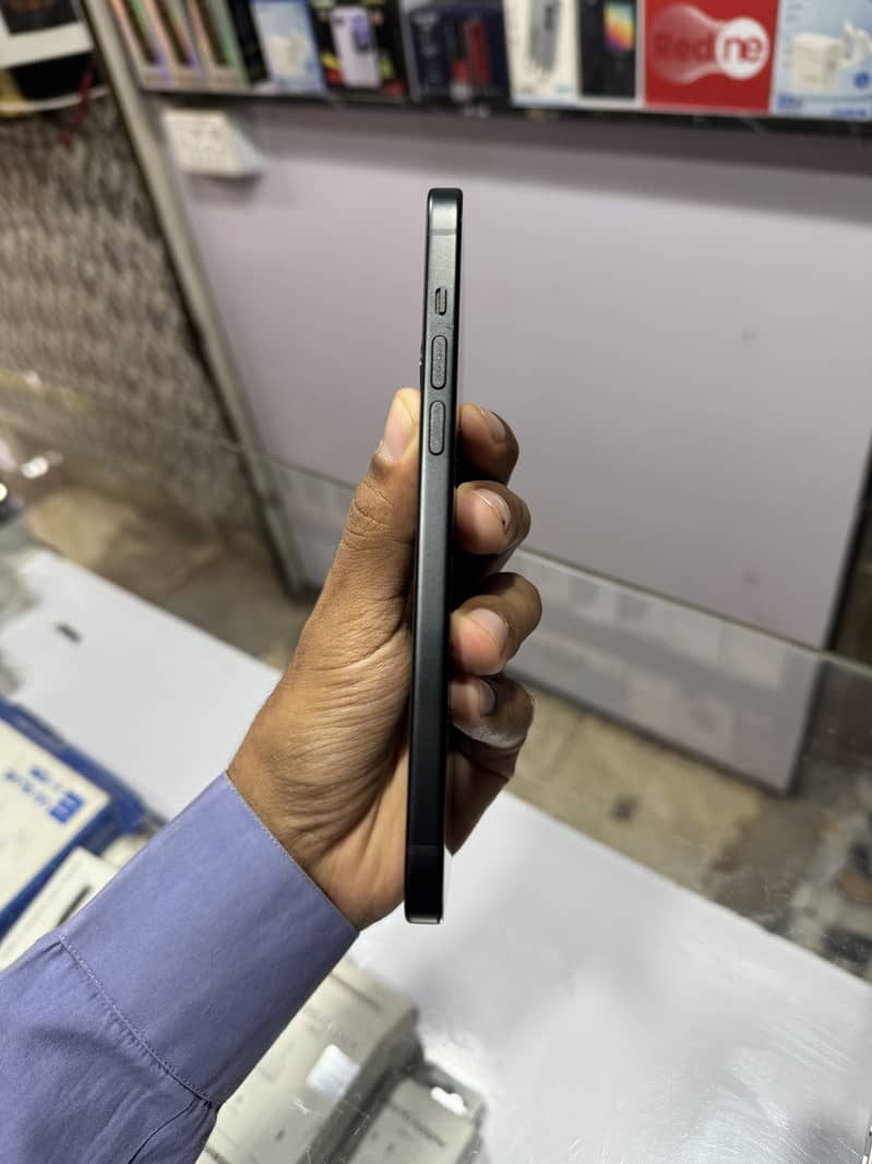 Apple iPhone 15 plus 2