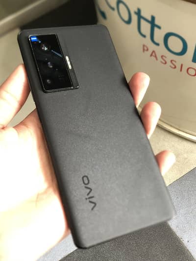 vivo x70 pro 12/256gb with box and charger