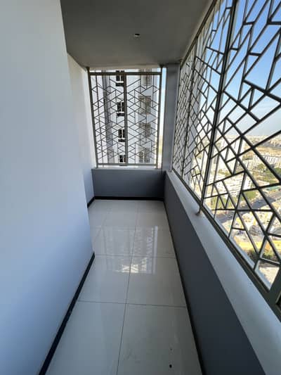 FLAT FOR SALE IN METRO TWIN TOWER