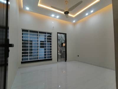 Prime Location Etihad Town Phase 1 5 Marla House Up For sale