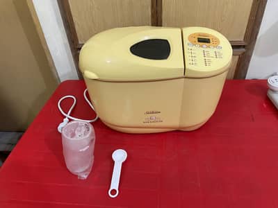 Sunbeam Electric Automatic Breadmaker / Dough Maker with Accessories