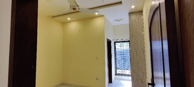 b17 5 Marla uper Portion For Rent Block c,1 Water boring