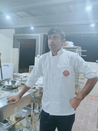 I'm chef fastfood . continental. . infected broast. 50 plus starters dish