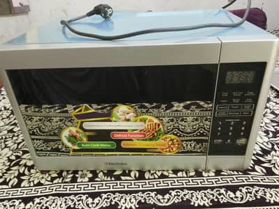 Electrolux 40L Oven – Almost New – Urgent Sale