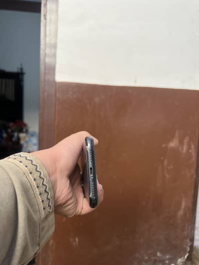 iPhone XR 10/9 condition