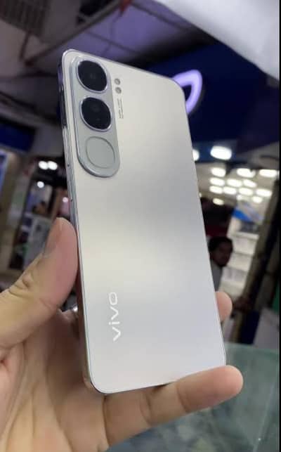 vivo y200 ,80 watt charger,32 mg selfie