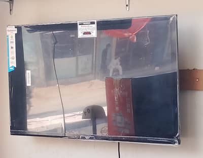 National LCD 32" 1 Year warranty and 8k ruslt.