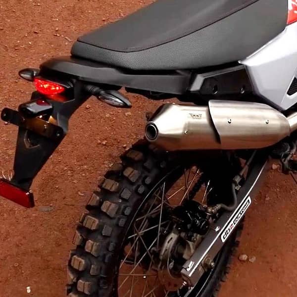 High-Quality Universal Motorcycle Rear Fender Mudguard with Integrated LED Tail Light