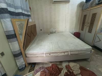 used king size bed for sale 10/10 condition with foam