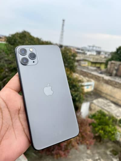 I phone 11pro max  factory un lock 64gb all okay monile