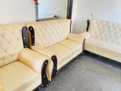 Brand new sofa set 10/10 condition urgent forsale