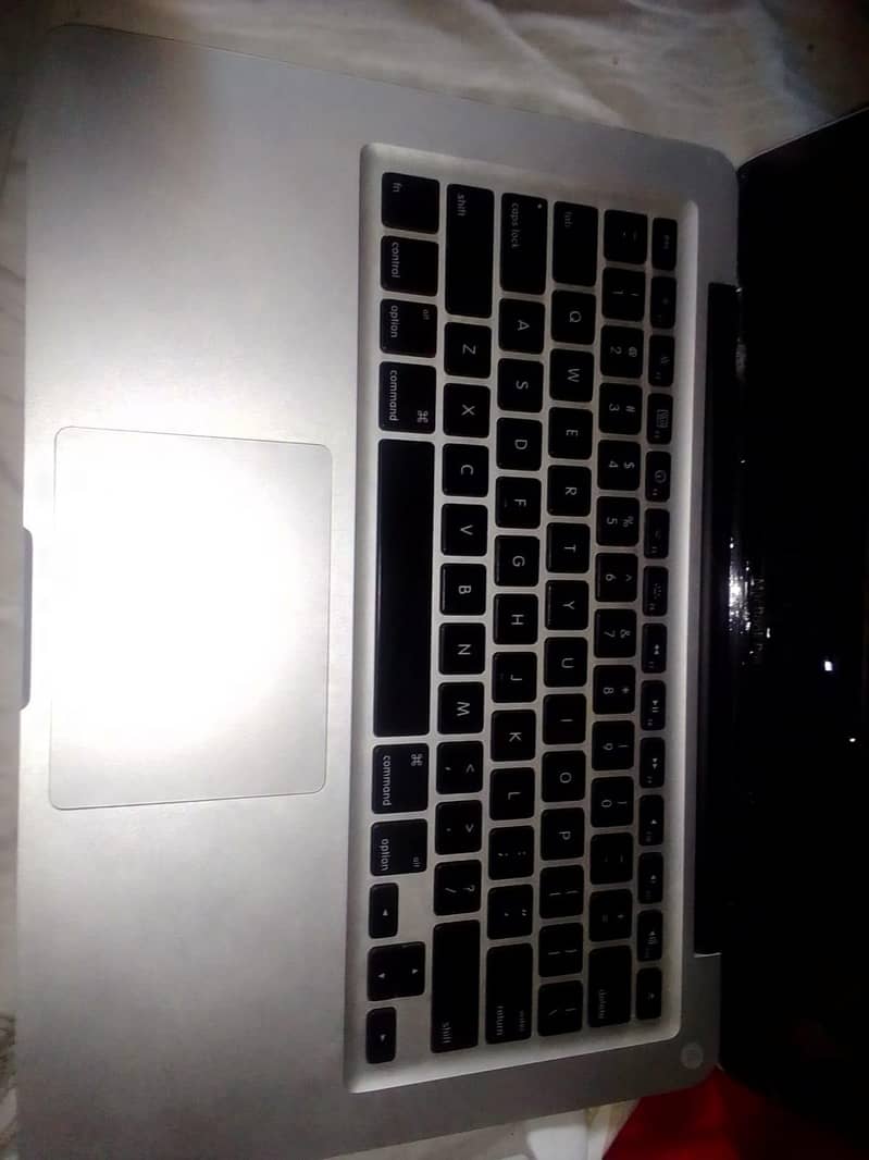 MacBook pro window 7 installed 1