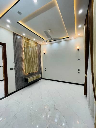 Prime Location 10 Marla House In Wapda Town Of Wapda Town Is Available For rent