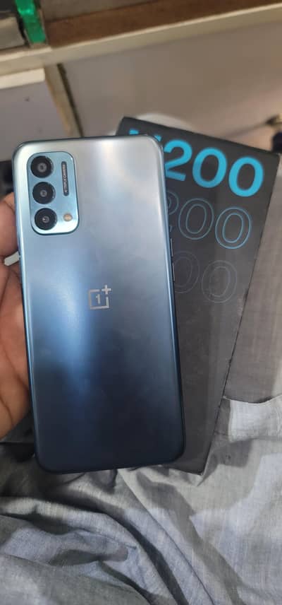 oneplus n200 in new condition complete saman for sell