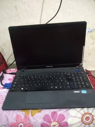 Samsung (300E4C) Core i5 (3rd Gen) Ram 8GB - Hard 500GB Display Issue