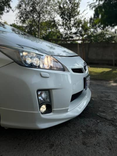 Toyota prius ( Islamabad custom auction )