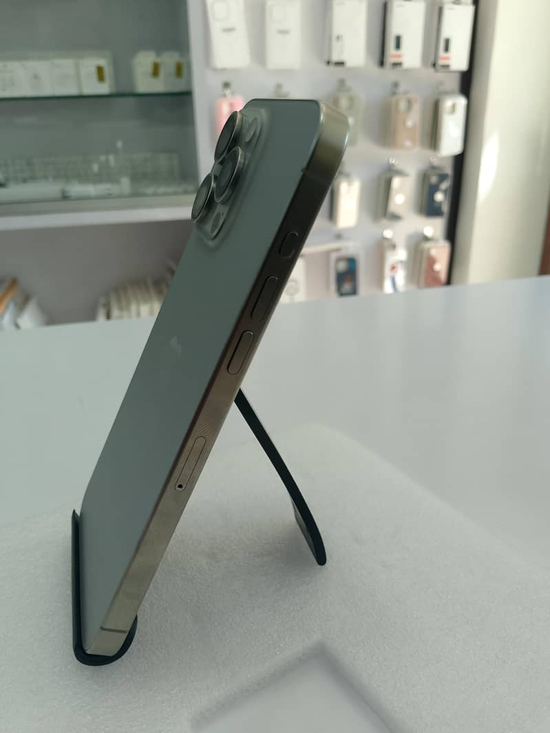 iPhone 15 pro max 5