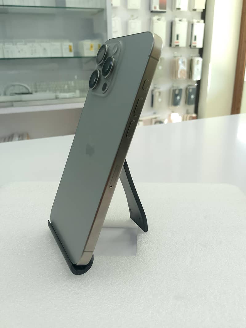 iPhone 15 pro max 6