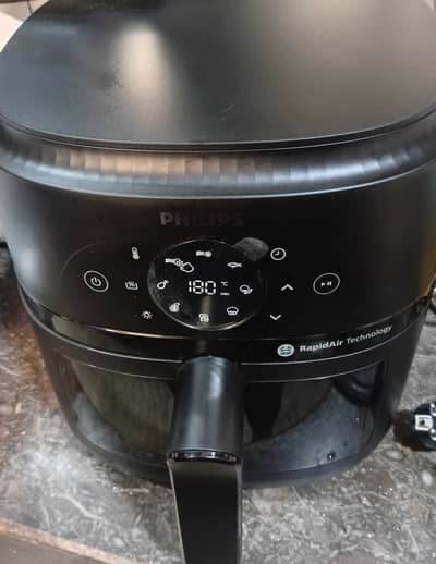 philips Just like new ,6.2L capacity, in warrenty  air fryer