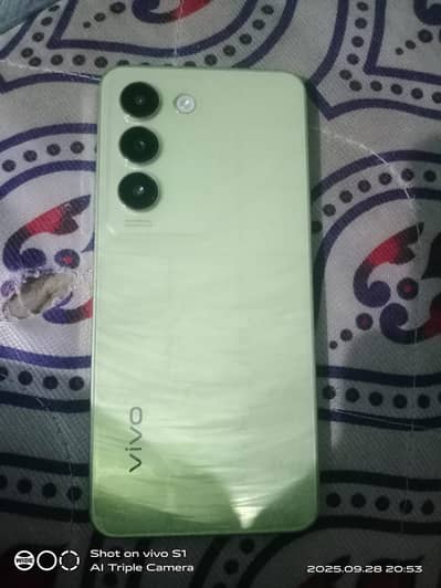 vivo y100 fur sel argunt  whatsap nmbr 03089285234