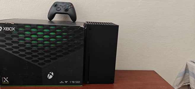 xbox series x 1tb with box and all accessories and original controller