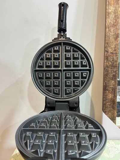 Belgian Waffle Maker Machine For Sale. 180 Flip with Temp Control