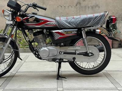 Honda CG 125 | Model 2024 | 4800 KM New Bike Only Call 0335 - 1685430