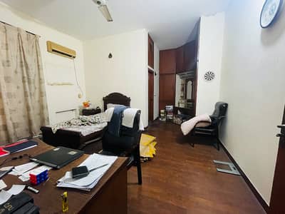 1 Kanal Beautifull Portion Is Available For Rent