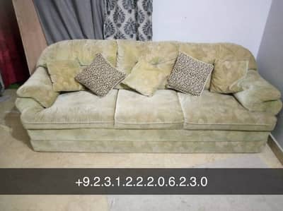 Sofa set 9/10 complete set