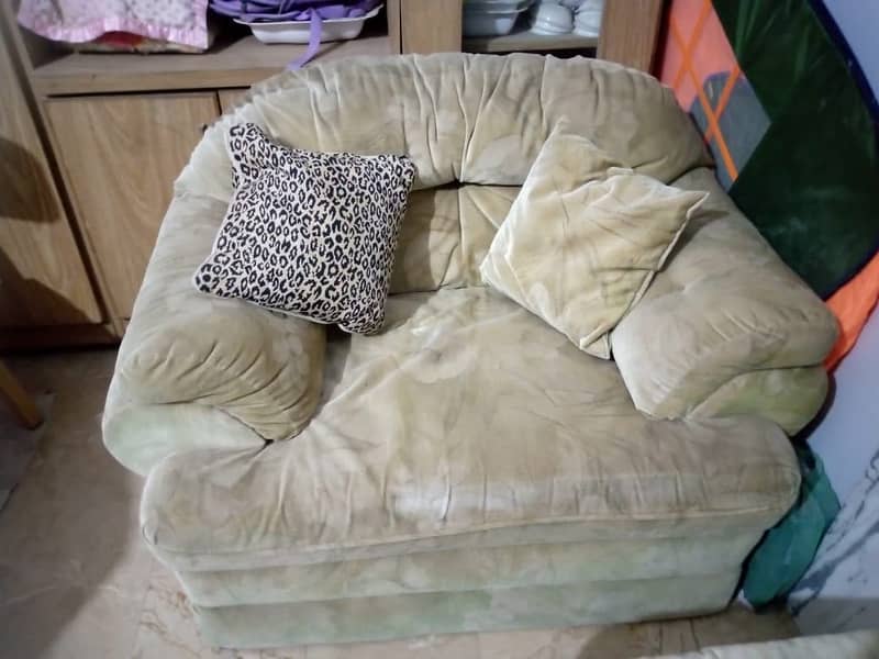 Sofa set 9/10 complete set 1