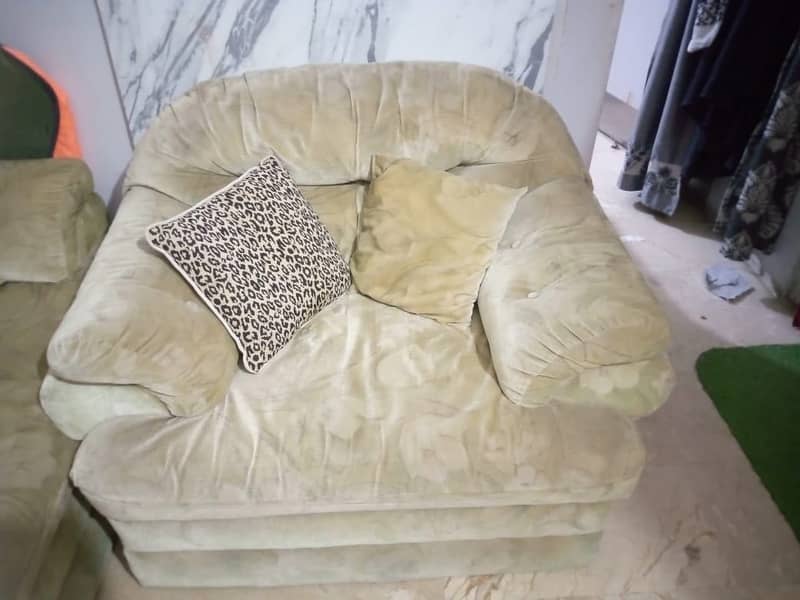 Sofa set 9/10 complete set 2