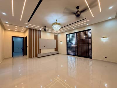 1 Kanal Separate Entrance Upper Portion For Rent With Gas