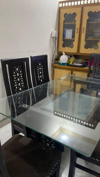 1 dining tablet and 6 chairs