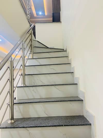 5 marla brand new dabal sotri ghar for sale good location satlesh house