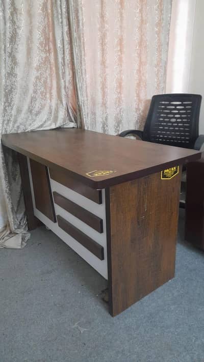 scratch less & almost new Tables