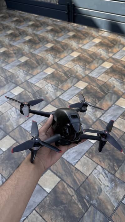 DJI FPV fly more combo