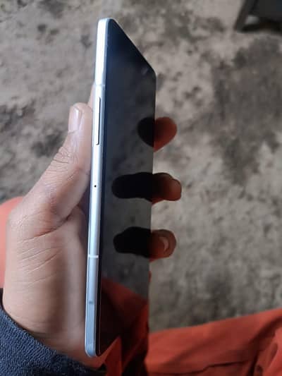 Redmi k40 gaming. 12+7 /256. Ek sim chalata he.