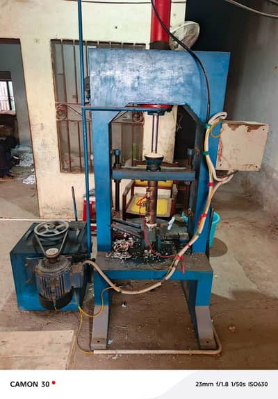 Two Hydraulic molding machine