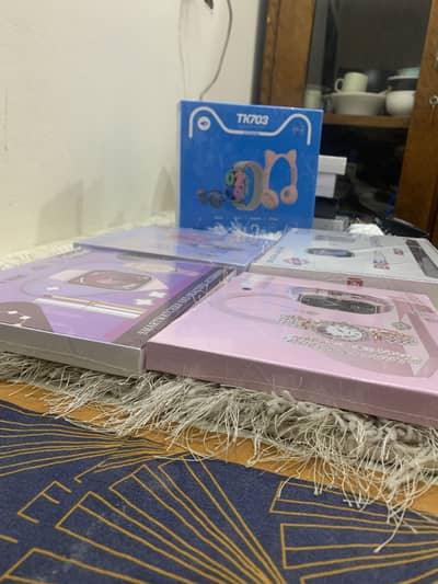 Watches available all types of ladies and couple 03021500505