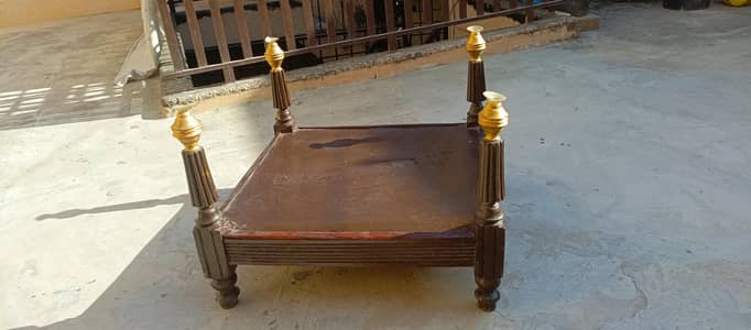 Table without mirror