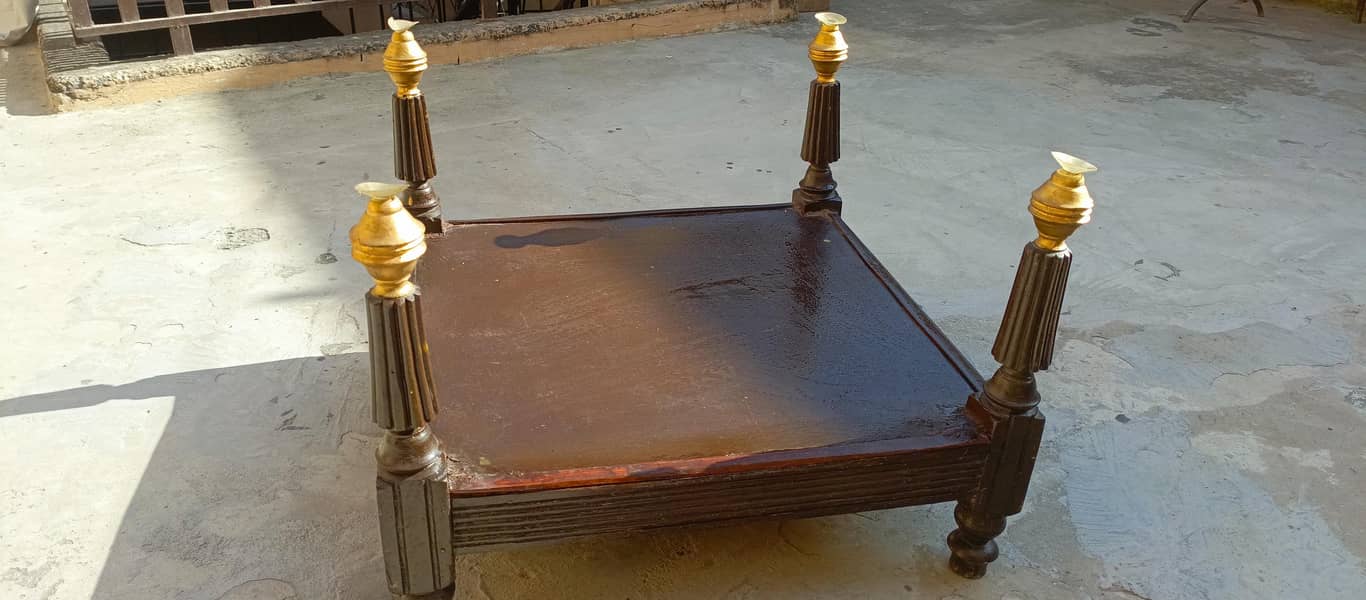 Table without mirror 1