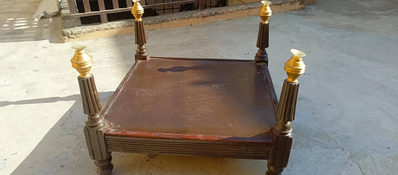 Table without mirror 2