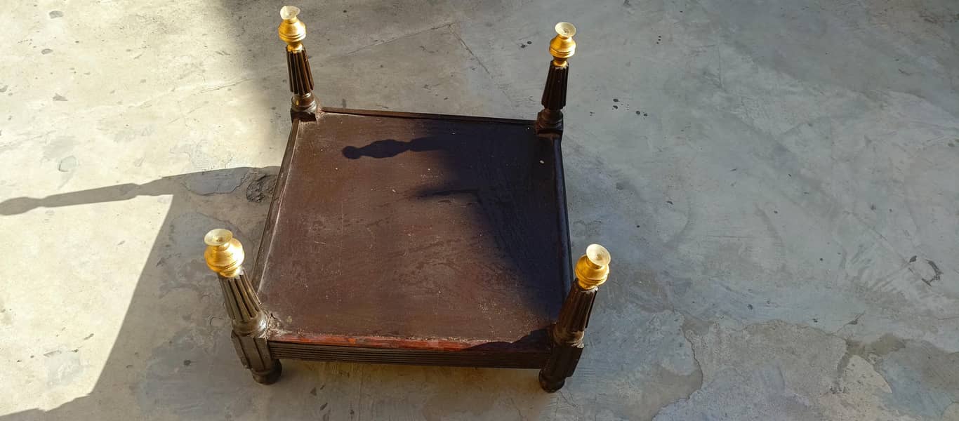 Table without mirror 4