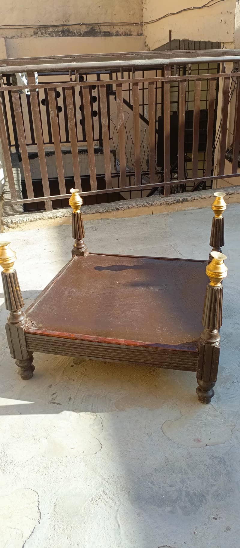 Table without mirror 5