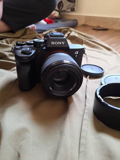 Sony a7IV +sony 50mmf1.8 (bearly used )like new great condition