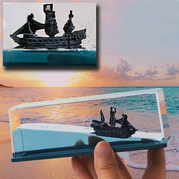 Universal Floating Pirates Cruise Ship – Unsinkable Boat Desk Ornament (1 Pc)