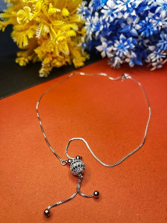 Stylish Pendant Chain for Girls - Elegant Necklace for Everyday Fashion