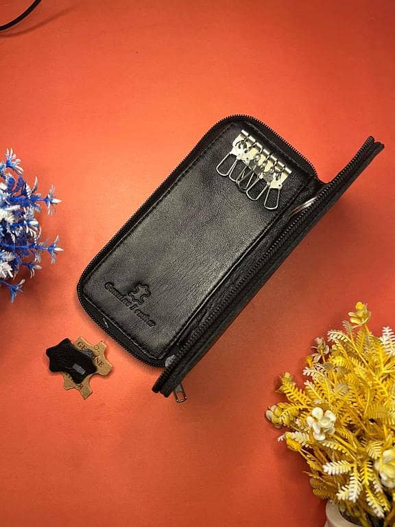 Compact Leather Wallet with Card Slots, Key Holder and Key Storage – Multi-Functional Organizer