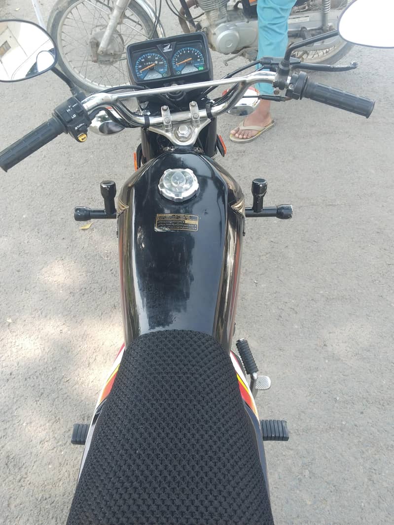 یہ سیل کر کے نیو بائک لینی ہے 1